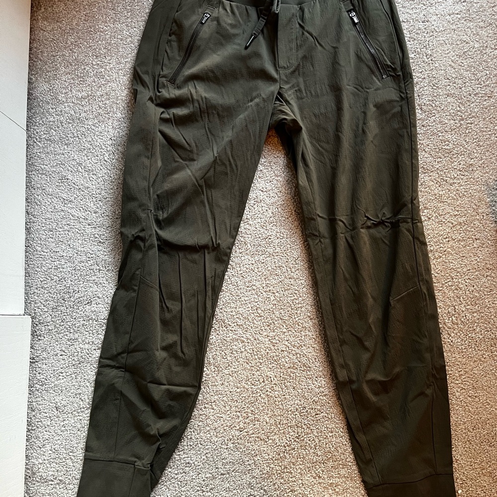 Athleta Green Trekkie North Joggers